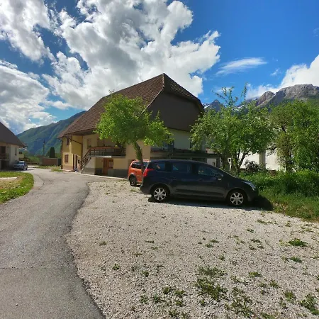 Holiday Over The River بيت للعطل