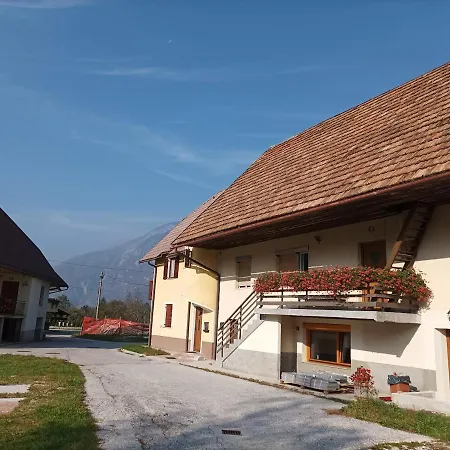 Semesterbostad Over The River *