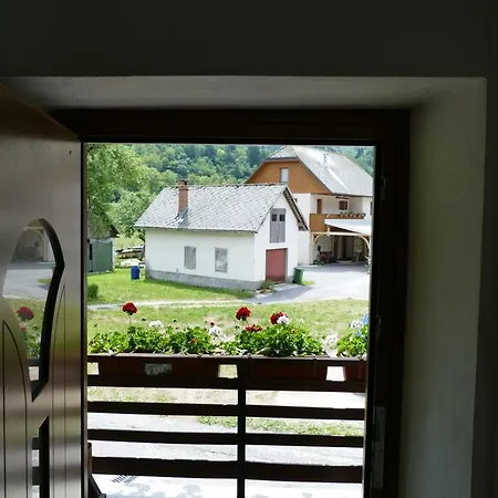 Semesterbostad Over The River