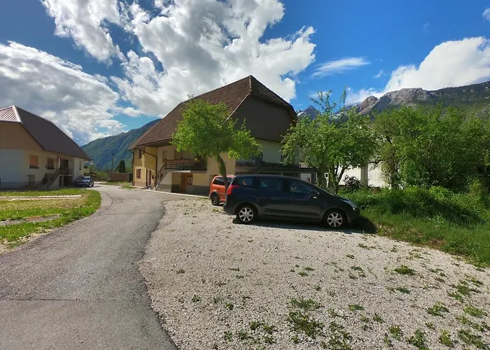 Holiday Over The River بيت للعطل