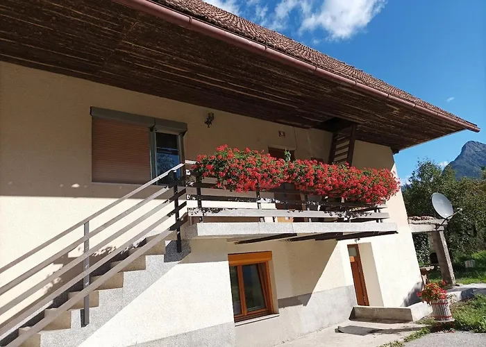 Holiday Over The River بيت للعطل بوويتش