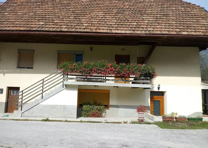 Semesterbostad Over The River *