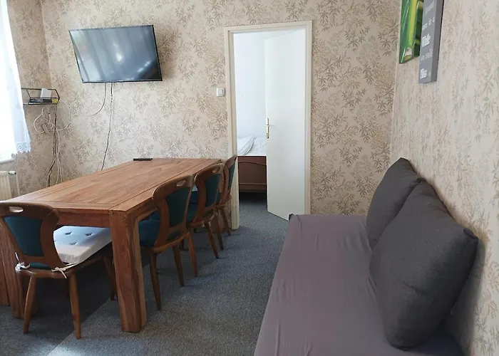 Holiday Over The River بوويتش