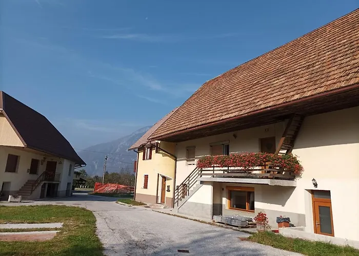 Semesterbostad Over The River *