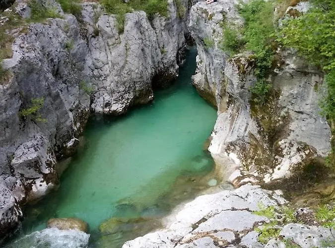 Holiday Over The River بيت للعطل